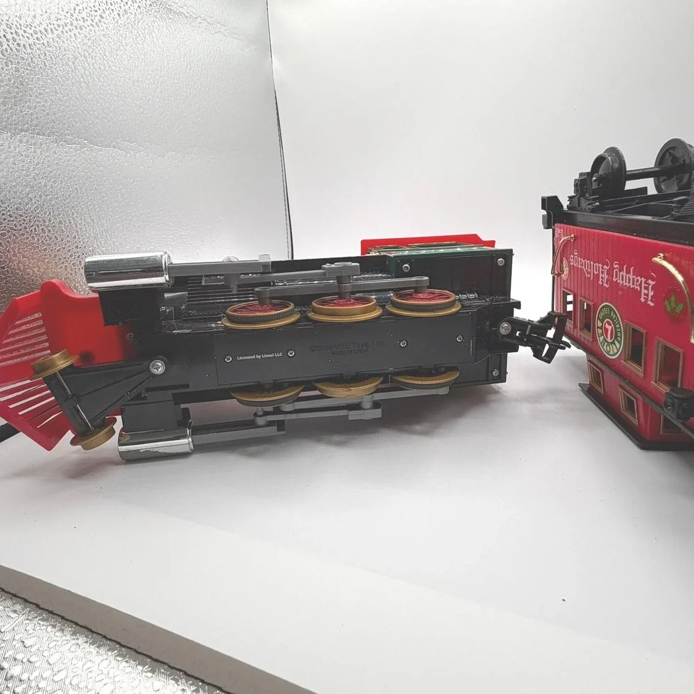 Lionel Holiday Special BLT-00 LIONEL Train ENGINE AND CABOOSE ONLY AS IS